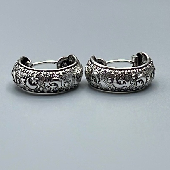 Sterling Silver Moon And Star Bali Huggie Hoop Earrings 15mm - Picture 5 of 6